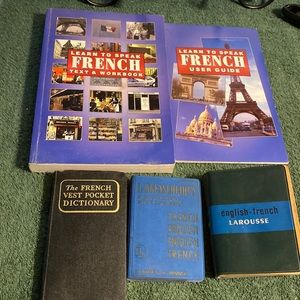 Bundle of five paperback, French language and dictionary resources
